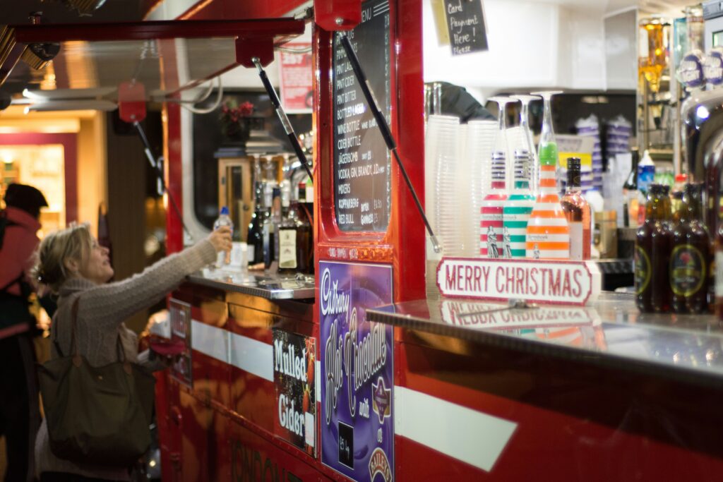 Maska na oči jako pas do jiné dimenze Vánoc 2 richard bell 2wtqek9krum unsplash