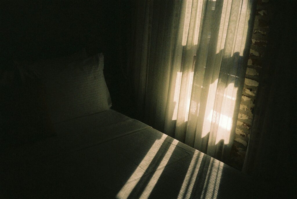 George Clooney: Od insomnie k spánkové deprivaci z rodičovských povinností 1 alp duran 6zqsaodrh 4 unsplash