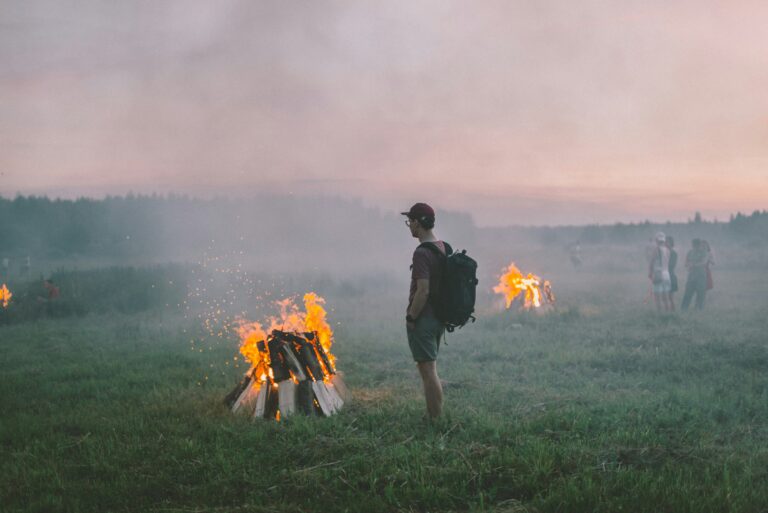 artem maltsev cghnyjon o8 unsplash