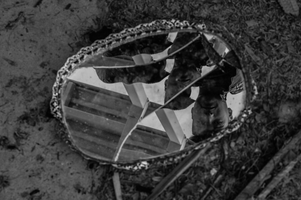 Rozbité zrcadlo ve snu: Strach z pravdy 3 savannah b efcsncss8kq unsplash