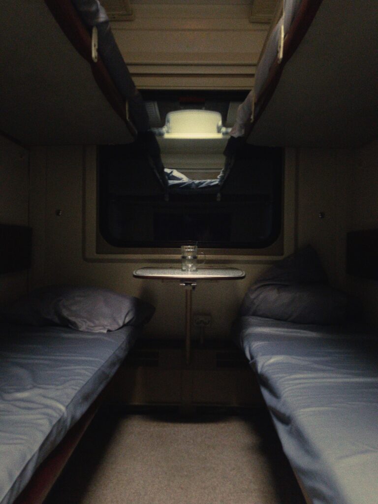 Vlakové lůžko: Jak z něj vytěžit maximum pohodlí? 1 maxim shklyaev srqfri6xz8k unsplash