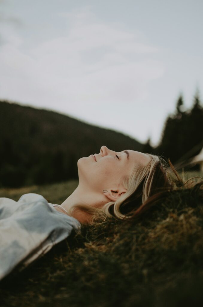 Spánek na zemi: Jak dlouho to byla běžná realita? 2 vitaliy rigalovsky mlfbnmxdmjg unsplash