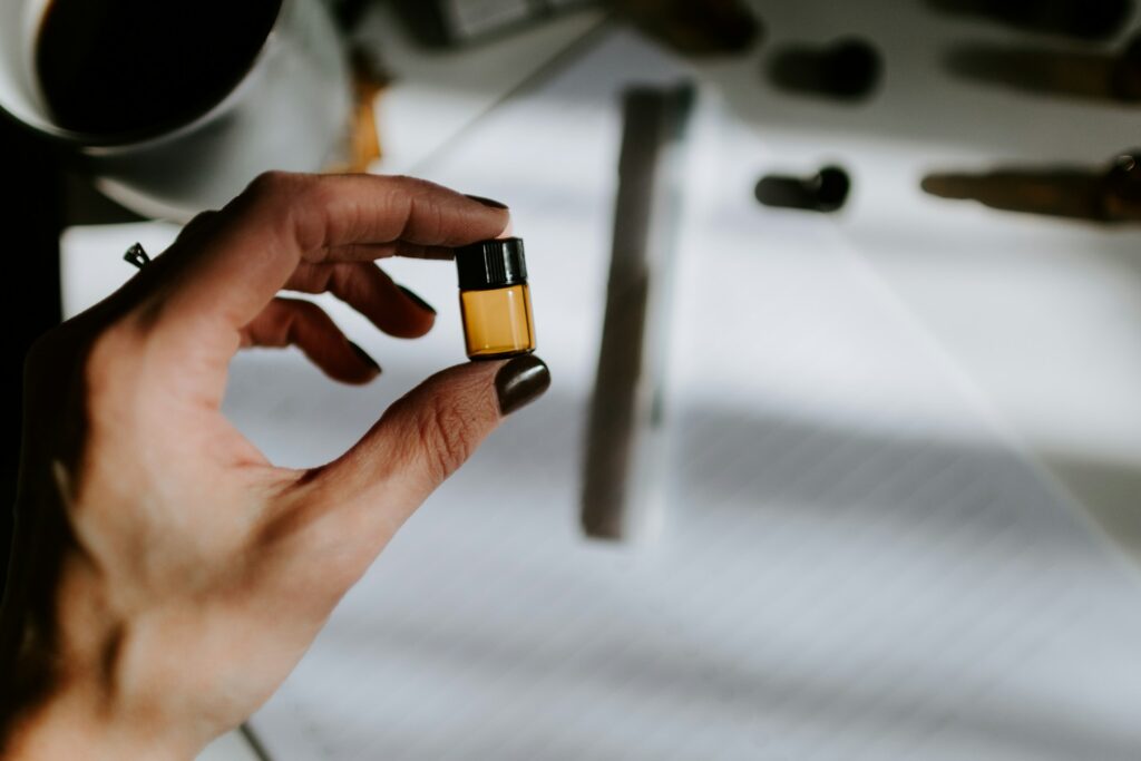 Levandule, santal, ylang-ylang: Které oleje vám opravdu zajistí hluboký spánek? 4 kelly sikkema pkmxbz24u40 unsplash