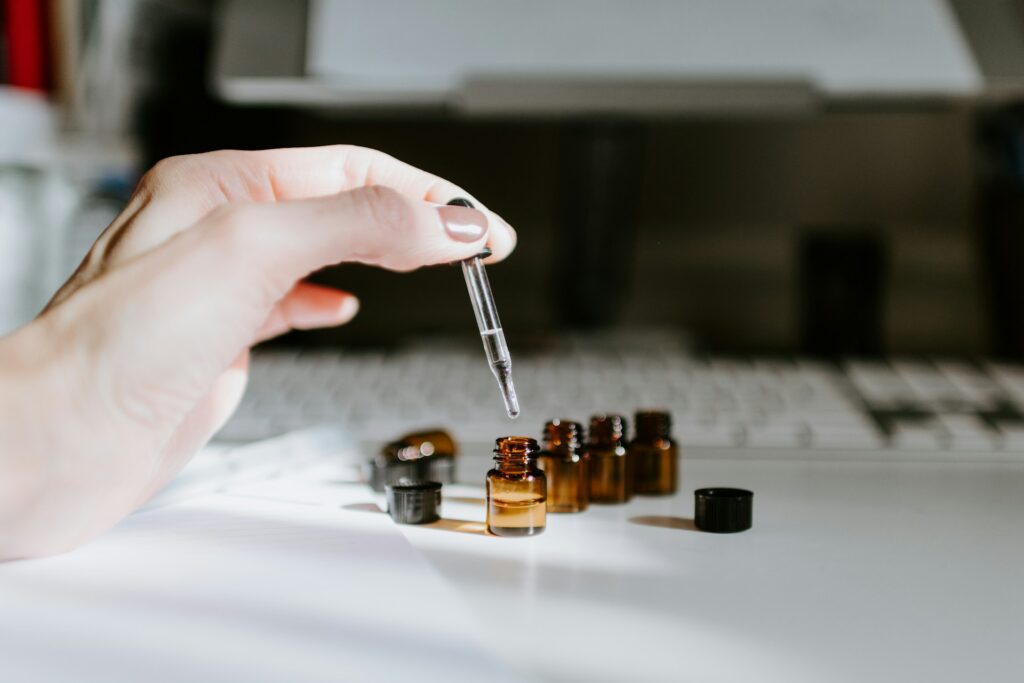 Levandulový, heřmánkový a další: Který olej opravdu funguje a který je jen marketing? 4 kelly sikkema xu1 samzfqc unsplash