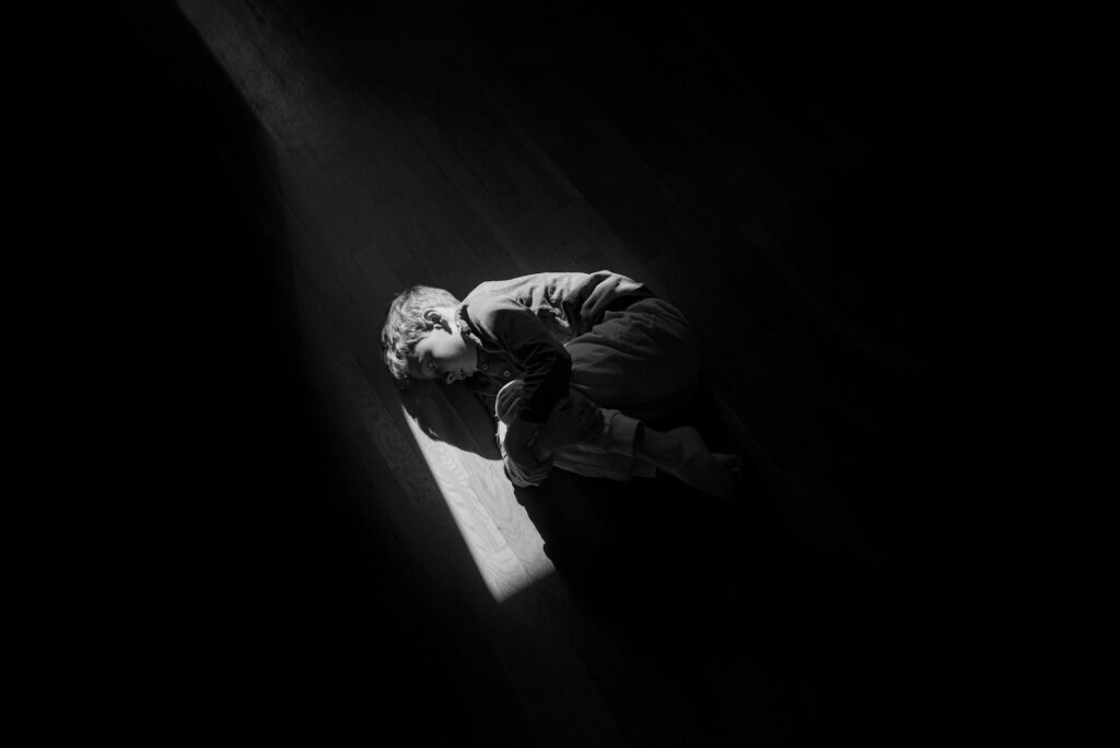 PTSD a poruchy spánku: Jak trauma ovlivňuje vaše usínání i sny 3 mali desha my 6bncc3rw unsplash
