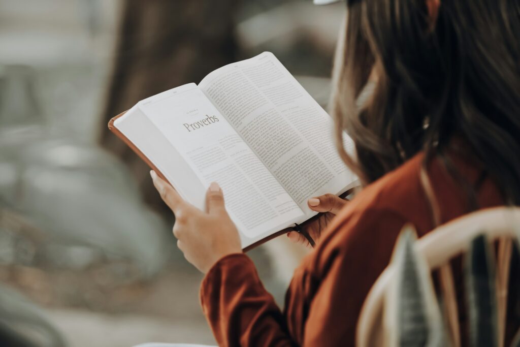 Bible, spánek a klid mysli: Staré texty, které fungují i na moderní stres 3 joel muniz xqxjjhk c08 unsplash