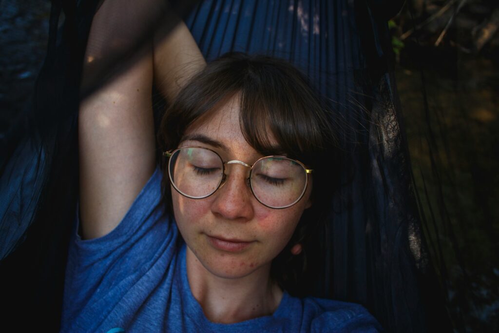 Letní večery vás lákají ven – a vaše tělo za to platí 4 katya ross xpydswzuane unsplash