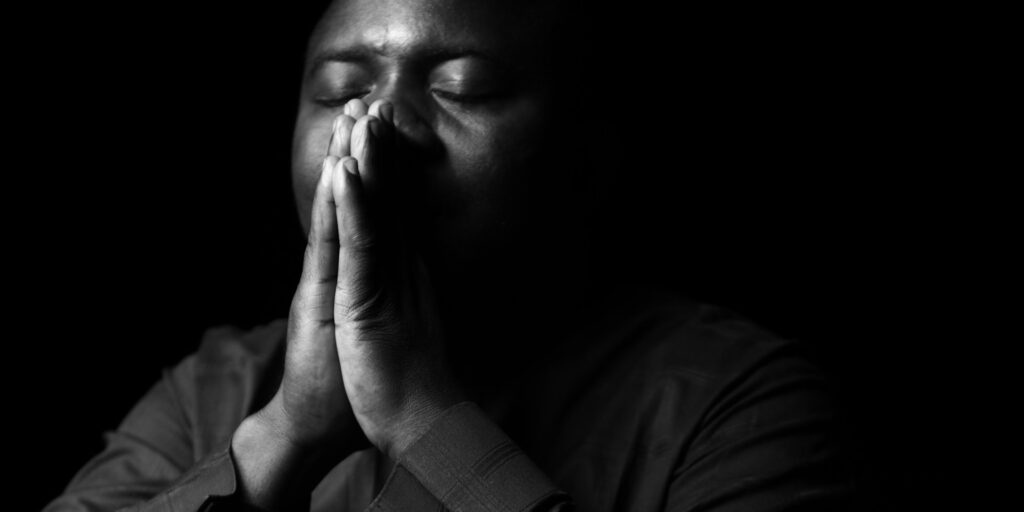 Proč lidé usínají klidněji po modlitbě – a není to jen o víře 2 ktmd entertainment bnhtjcfbkky unsplash