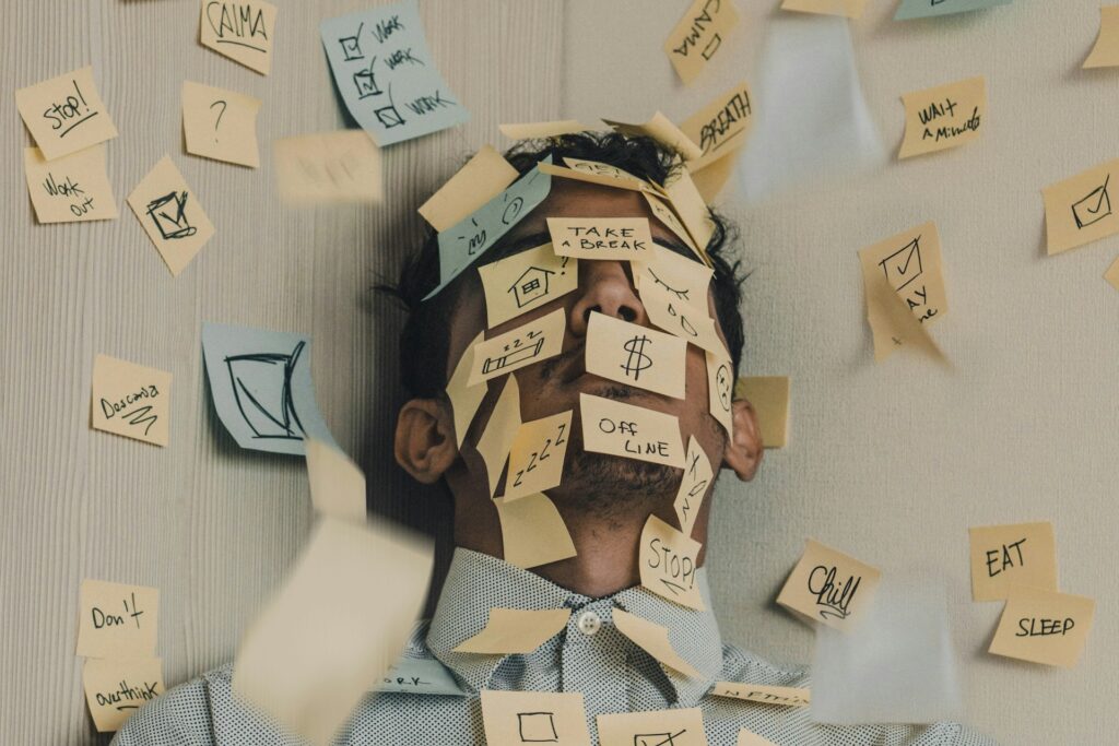 Bruxismus: Skrytý stres, který si vybíjí cestu přes vaše zuby každou noc 3 luis villasmil mlvbmbxfwi4 unsplash