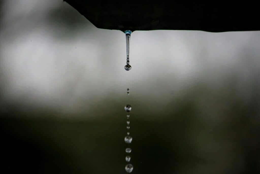 Proč vám v noci tečou sliny a není to jen „trapná drobnost“, jak si myslíte 3 mohit suthar 3c8vo olkuc unsplash